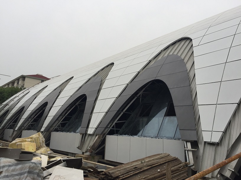 拓佳YX65-400铝镁锰板在武汉地质大学游泳馆项目完美验收